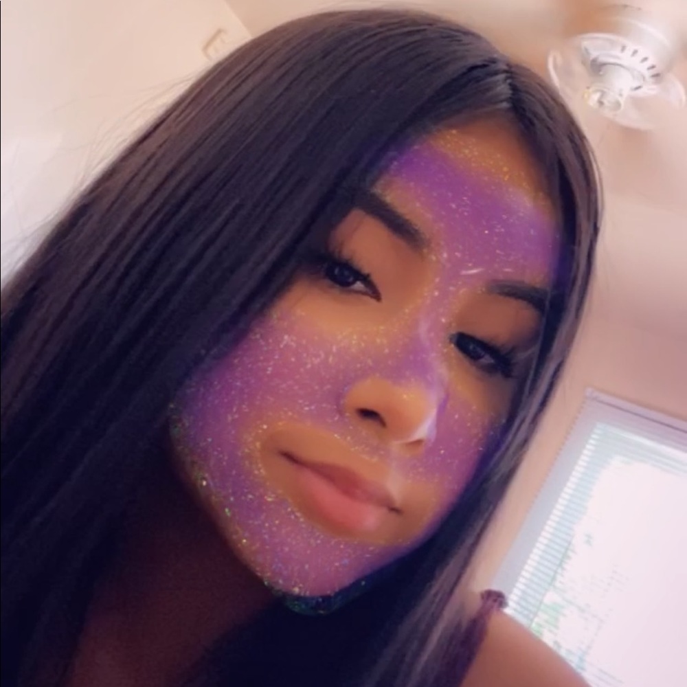 Meet your Posher, Dayana